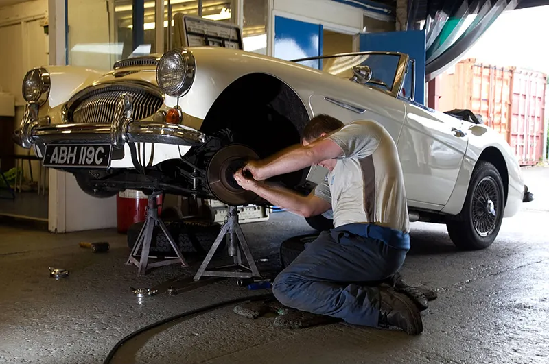 Do mobile car repair services offer warranties on their work and parts?